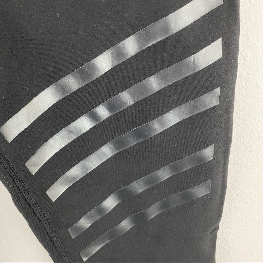 Alo • Crop Leggings - Picture 4 of 6